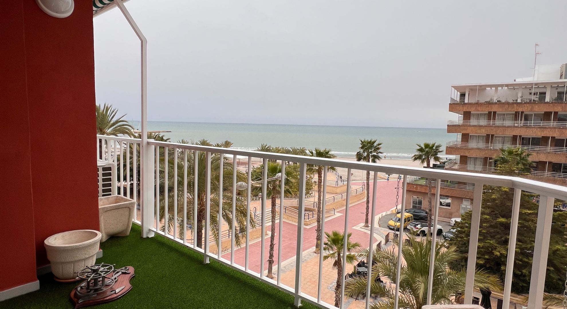 Sustituye tus barandillas viejas por unas mas modernas y seguras.